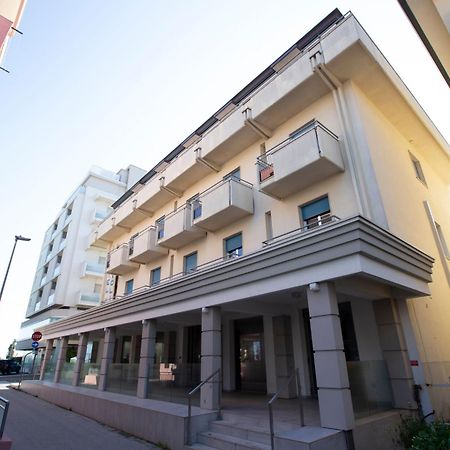 Hotel Cevoli Bellaria-Igea Marina Exterior foto