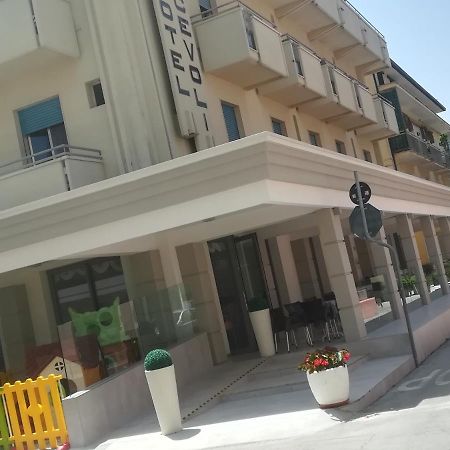 Hotel Cevoli Bellaria-Igea Marina Exterior foto