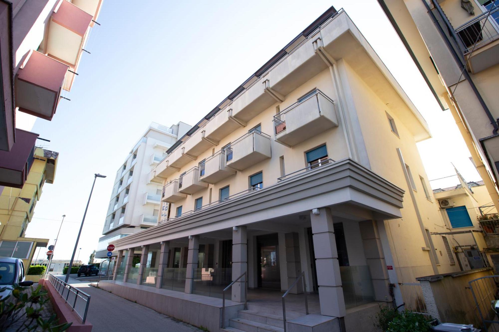 Hotel Cevoli Bellaria-Igea Marina Exterior foto