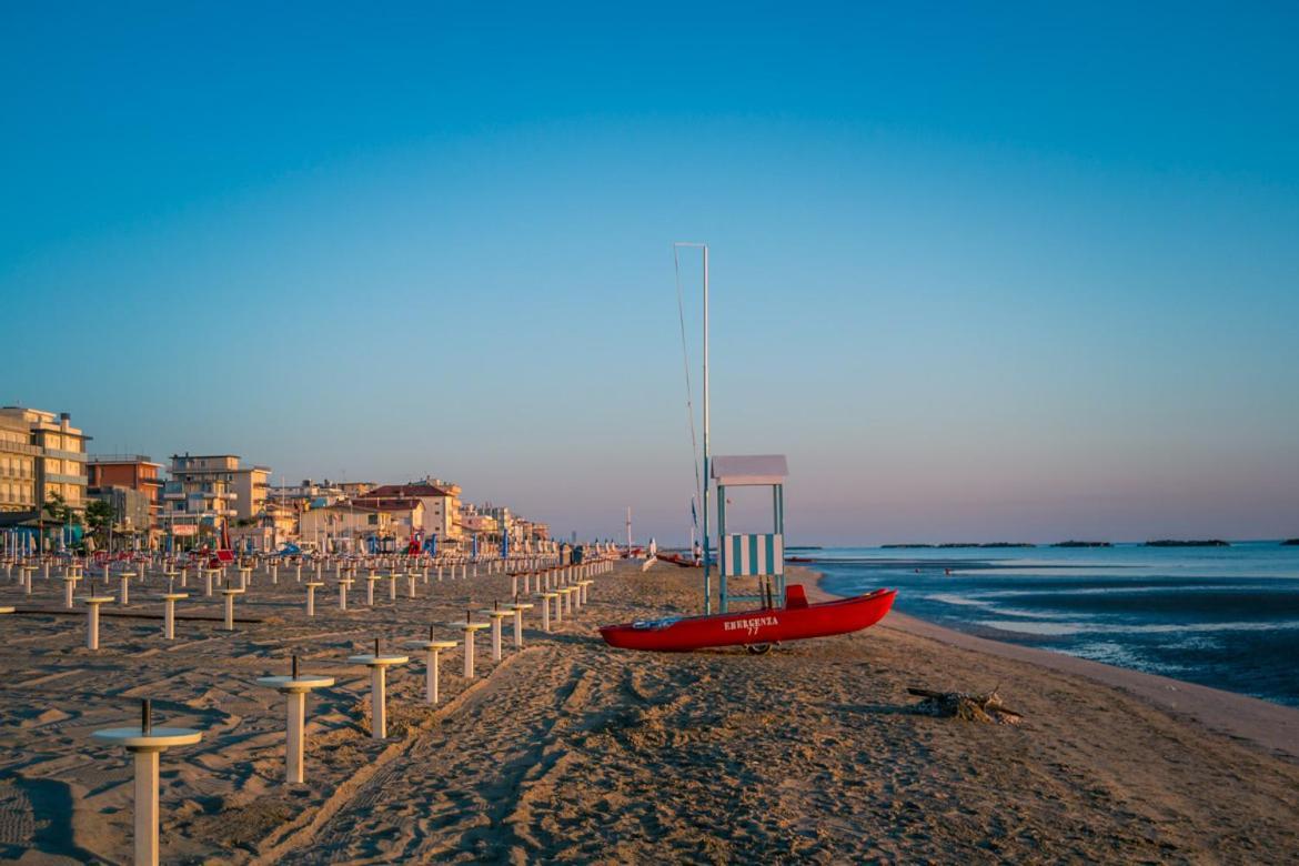 Hotel Cevoli Bellaria-Igea Marina Exterior foto